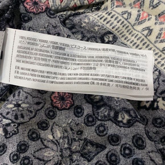 💜 Juniors Hollister Short Romper Jumpsuit Black Background w/ floral print L - Picture 3 of 8